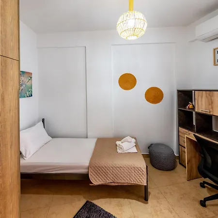 Popi's House In Town Apartment